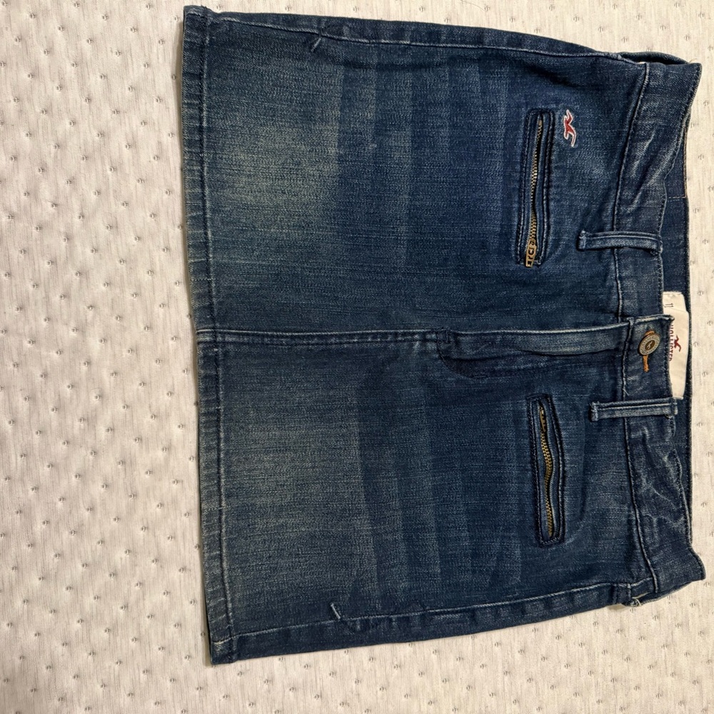 Hollister SoCal Stretch Size 11 or 30 Blue Denim Mini Skirt with Zipper Details